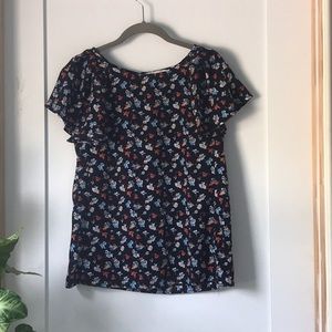 Paraella nice top , navy  blue w/flower patter .